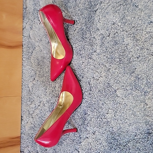 Charlotte Russe Red Heels Size 7 - Picture 5 of 9